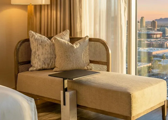 Denu & Hotel Phoenix
